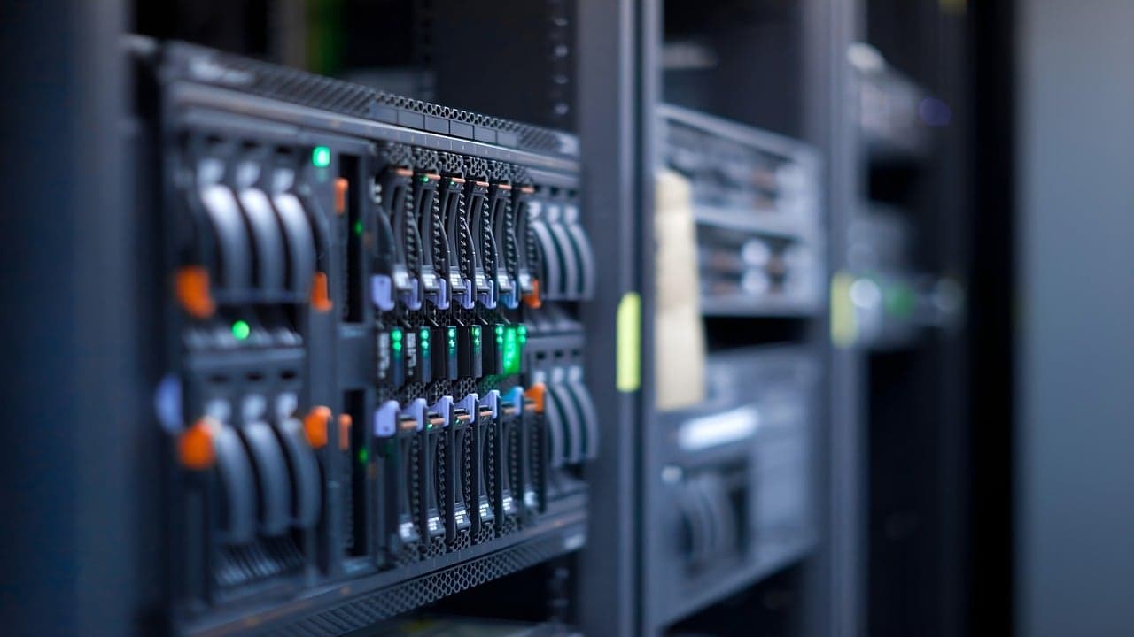 Server hardware in a data-center rack: illustrative telecom infrastructure imagery, not a screenshot of A1's internal systems.